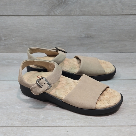 Soft Wakl Pat.Pending Leather Women's  Sandals Shoes Sz 7.5N Comfort - Picture 1 of 11